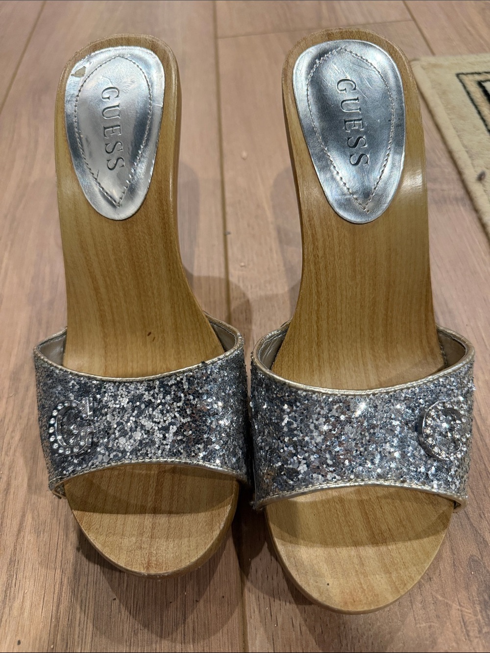 GUESS Silver Glitter Wood-Look Slide Mules